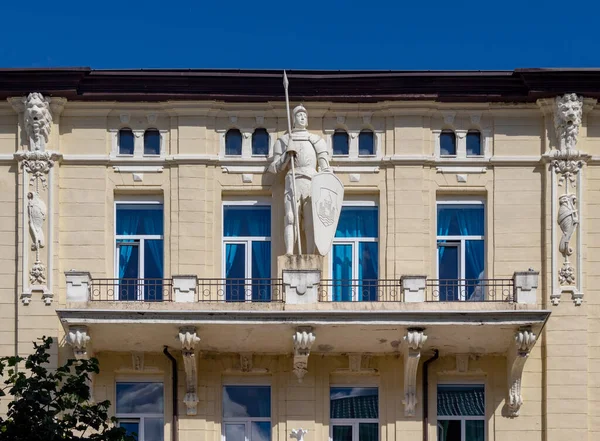 Facade House Sculpture Knight Balcony Sunny Summer Day Sovetsk Russia — Stock Photo, Image