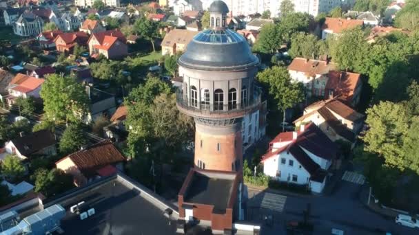 Повітряний Вид Міста Зеленоградськ Світанку Водяна Вежа Яку Видно Безпілотного — стокове відео