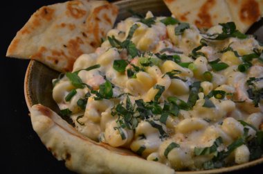 Karides makarna ve peynir