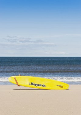 Plajda cankurtaran sörf tahtası