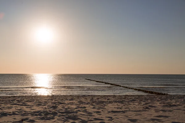 海やビーチの夕暮れ — ストック写真