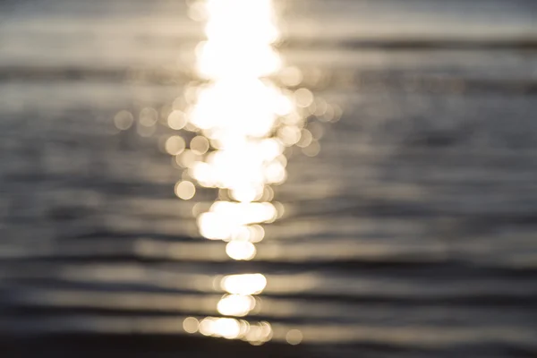 Blurred ocean background with reflections and bokeh — Stock Photo, Image