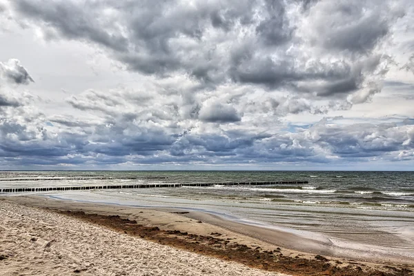 Denizde fırtınalı hava HDR görüntüsünü