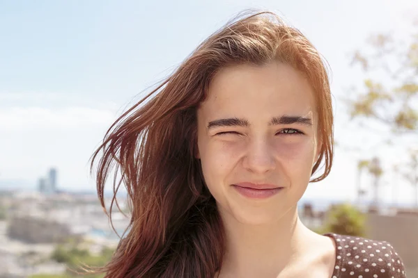 Outdoor portrait of a teenage girl — Stock Photo, Image