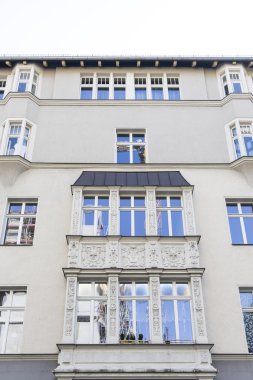Berlin Kreuzberg eski güzel evde