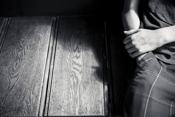 Black and white shot of a boy with his hands in the pocket — Stock Photo, Image