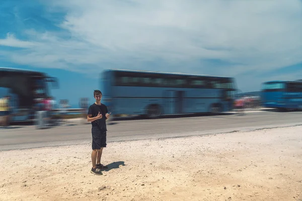 Laughing Teenager Two Thumbs Tourist Buses Background — Stock Photo, Image