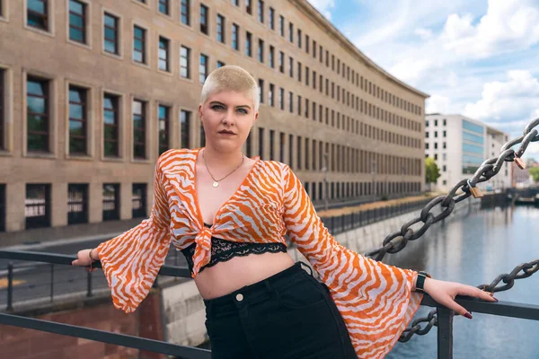 Power Beauty Portrait Young Woman Short Blonde Hair Bridge Berlin — Fotografia de Stock