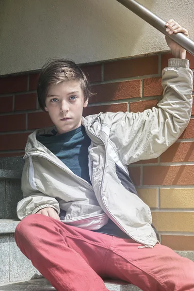 Cool teenager boy sitting on steps — Stock Photo, Image