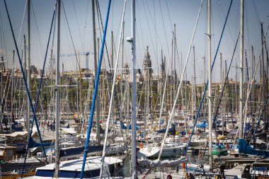 büyük bir ahşap gemi direkleri liman Barselona, İspanya