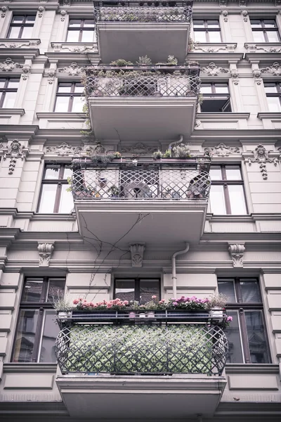 Sommige aardige balkons gevonden in Berlijn kreuzberg — Stockfoto