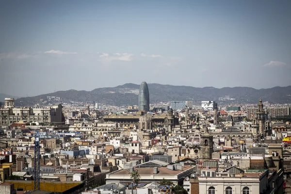 Skyline von Barcelona mit Torre Agbar im Hintergrund — Stockfoto