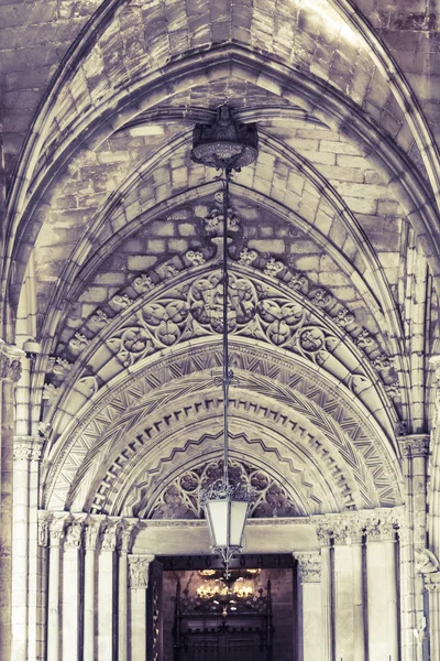 哥特式的教堂入口的老式拍摄 — 图库照片