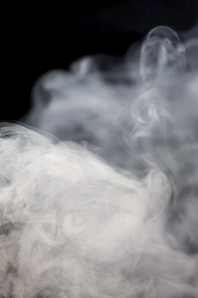 Rozmazaný kouř s černým pozadím pro překryvy — Stock fotografie