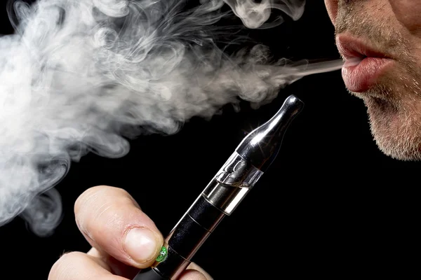 Close up portrait of a man smoking an e-cigarette — Stock Photo, Image