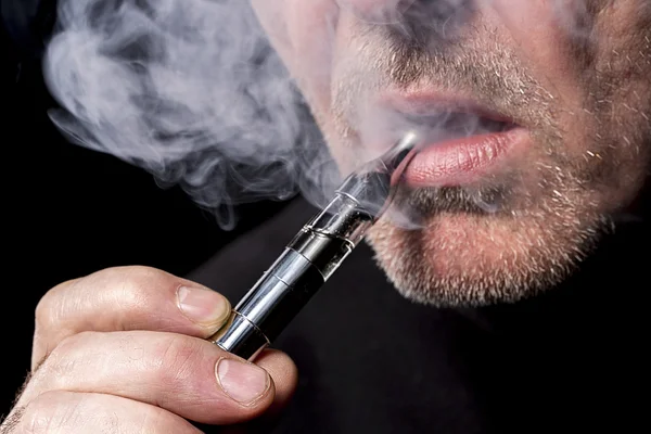 Close up portrait of a man smoking an e-cigarette — Stock Photo, Image