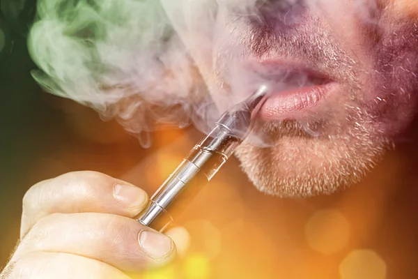 Close up portrait of a man smoking an e-cigarette — Stock Photo, Image