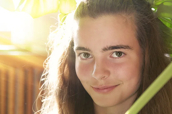 Portrait of a beautiful teenage girl — Stock Photo, Image