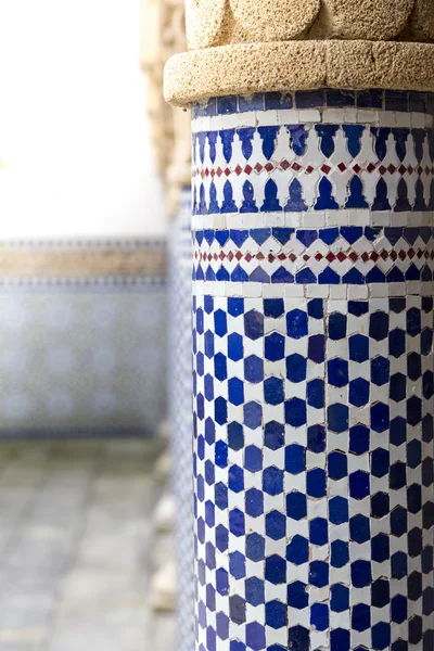 Blue and white oriental pattern at a pillar — Stock Photo, Image