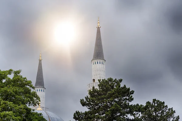 Dois minaretes de uma mesquita de Berlim — Fotografia de Stock