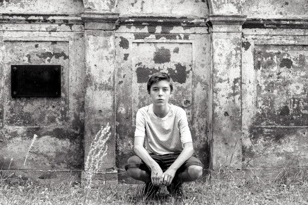 Portrait of a crouching teenage boy — Stock Photo, Image