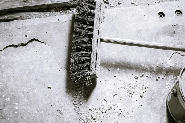 Black and white shot of an old broom — Stock Photo, Image