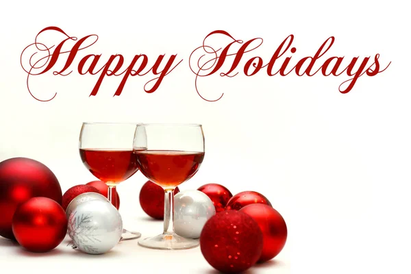 Červené víno a vánoční ozdoby s Text Veselé svátky — Stock fotografie