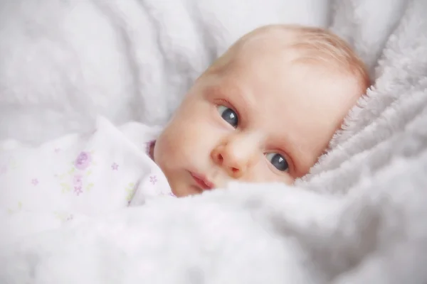 Newborn Baby Girl in White Blankets — Stock Photo, Image