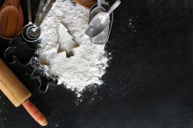 Fırın malzemeleri ve Noel ağacı çerez kesici sınır siyah