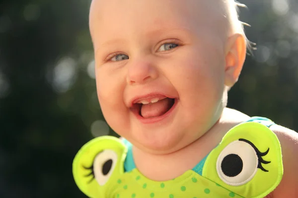 Feliz sonrisa niña de 10 meses de edad —  Fotos de Stock