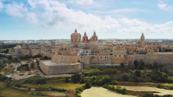 Vista Aérea Ciudad Mdina Capital Malta Día Cielo Azul Nublado — Vídeo de stock