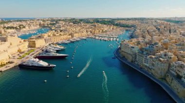 Kırsal tarım alanlarının insansız hava aracı görüşü. Malta adası