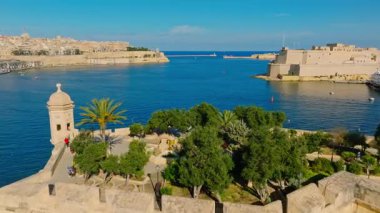 Valletta Grand Limanı, deniz fenerleri. Senglea 'dan Manzara, Malta' nın tarihi Üç Şehir 'inden biri.