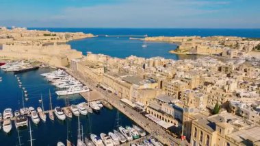 Kırsal tarım alanlarının insansız hava aracı görüşü. Malta adası