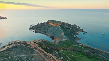 Kırsal tarım alanlarının insansız hava aracı görüşü. Malta adası