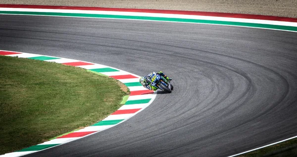 Valentino Rossi of Yamaha Factory team racing MotoGP — Stock Photo, Image