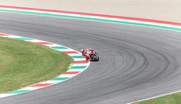 Andrea dovizioso auf offiziellen ducati motogp — Stockfoto