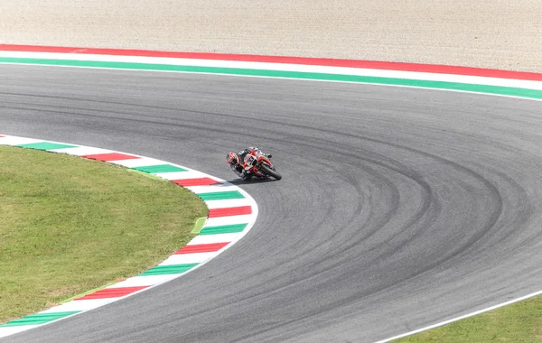 Marco melandri auf dem offiziellen aprilia motogp. — Stockfoto