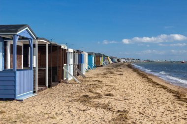 Thorpe Körfezi 'ndeki sahil kulübeleri, Southend-on-Sea, Essex, İngiltere