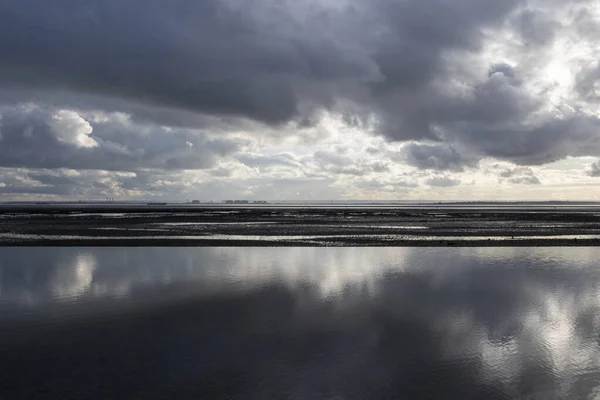 Céu Tempestuoso Sobre Tamisa Estuário Essex Inglaterra — Fotografia de Stock