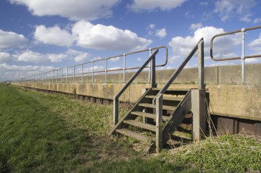 Canvey Adası, Essex, İngiltere'de deniz duvar boyunca görüntülemek