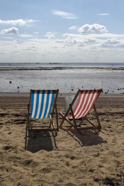 Şezlonglar üç kabukları Beach, Southend-on-Sea, Essex, Englan