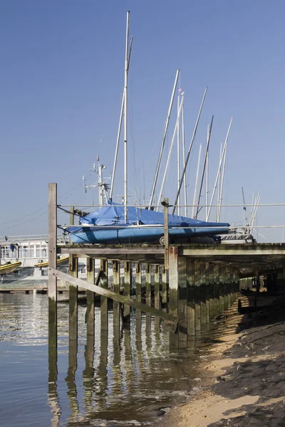 Båtar i leigh-on-sea, essex, england — Stockfoto