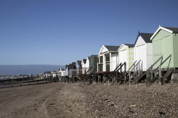 Καλύβες παραλία στον όρμο Thorpe, Essex, Αγγλία — Φωτογραφία Αρχείου