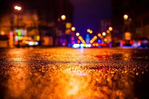 Őszi Esős Éjszaka Városban Közeledő Autók Fényszórói — Stock Fotó