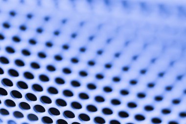 Beyaz havalandırma ızgarası. Yuvarlak delikler. Metal yapı.