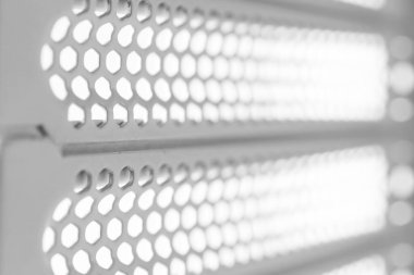 Yatay havalandırma ızgarası. Havalandırma delikleri. Metal yapı. 