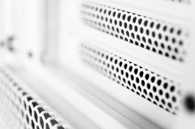 Yatay havalandırma ızgarası. Havalandırma delikleri. Metal yapı. 