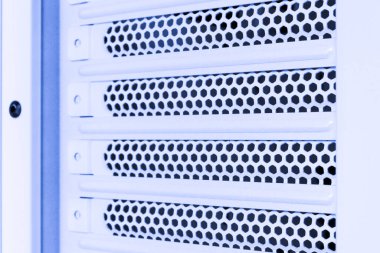 Yatay havalandırma ızgarası. Havalandırma delikleri. Metal yapı. 