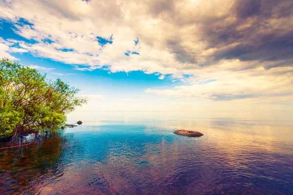 Superficie Del Lago Sconfinata Tempo Calmo Vista Dalla Riva — Foto Stock